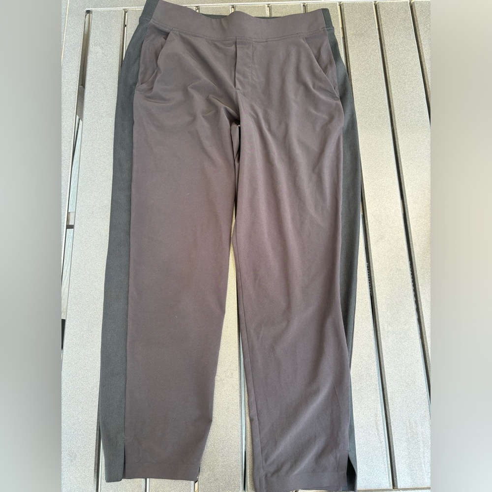 ATHLETA black capris size 8 petite